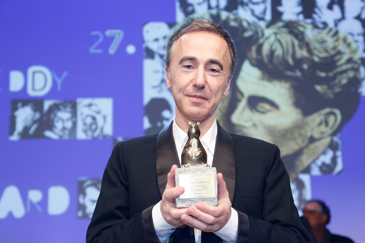 Sébastien Lifshitz reçoit le Teddy Award (Berlinade) pour le documentaire "Bambi" avec Marie-Pierre Pruvot